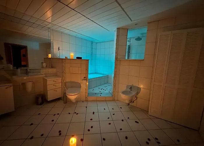 Entspannung Pur! Privater Kinosaal & Whirlpool Lejlighed Essen